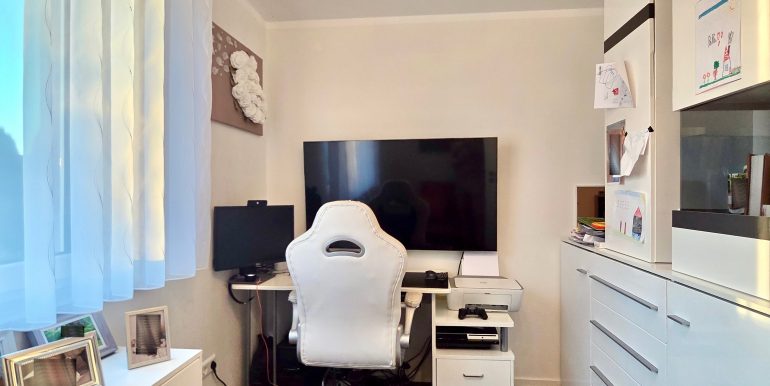 Einfamilienhaus mit doppeltem Bauplatz zu verkaufen 9