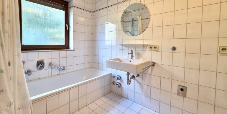 3 Zimmer Dachgeschosswohnung am Jausenteich Badezimmer 2