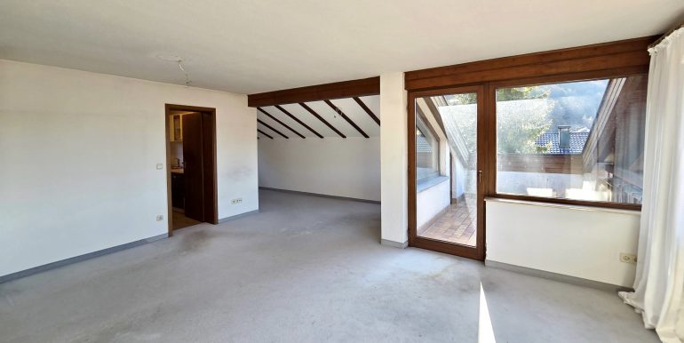 3 Zimmer Dachgeschosswohnung am Jausenteich Wohn und Essbereich 6