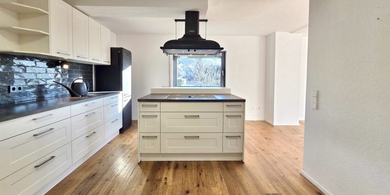 Kann wohnen träumen sein? Einfamilienhaus Eisental Lautlingen Küchen und Essbereich