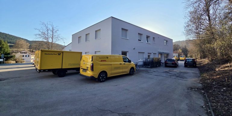 Wohnen und Arbeiten unter einem Dach Blick von hinten auf das Gebäude