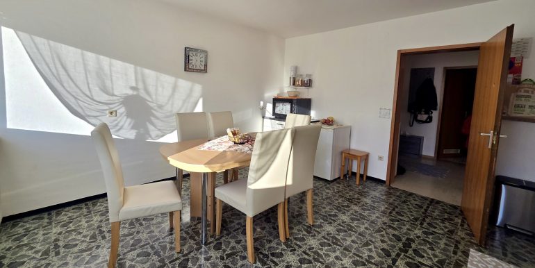 Wohnen und Arbeiten unter einem Dach Blick Küche Wohnung