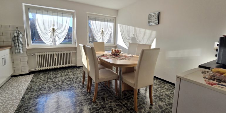 Wohnen und Arbeiten unter einem Dach Blick Küche Wohnung