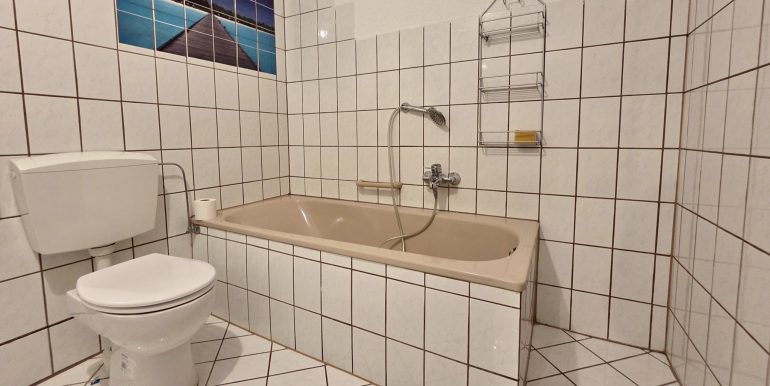 Reihenhaus mit Garage und Garten Reutlingen zu verkaufen, Badezimmer 2