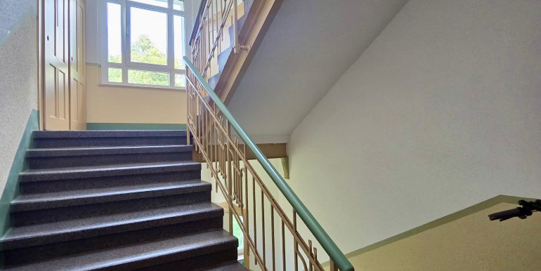 3 Zimmer Kapitalanlage Chemnitz zu verkaufen, Denkmalgeschützt, Treppen zur Wohnung