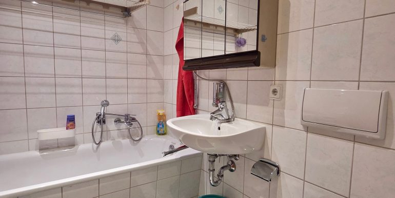 3 Zimmer Kapitalanlage Chemnitz zu verkaufen, Denkmalgeschützt, Badezimmer mit Badewanne