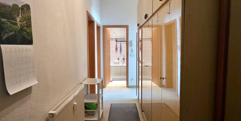 3 Zimmer Kapitalanlage Chemnitz zu verkaufen, Denkmalgeschützt, Blick in den Flur