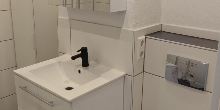 1,5 Zimmer Wohnung in toller Lage Tailfingen, Blick ins Badezimmer