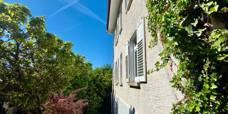 Einfamilienhaus mit Traumlage Pflullingen zu verkaufen, Garten mit kleinem Teich
