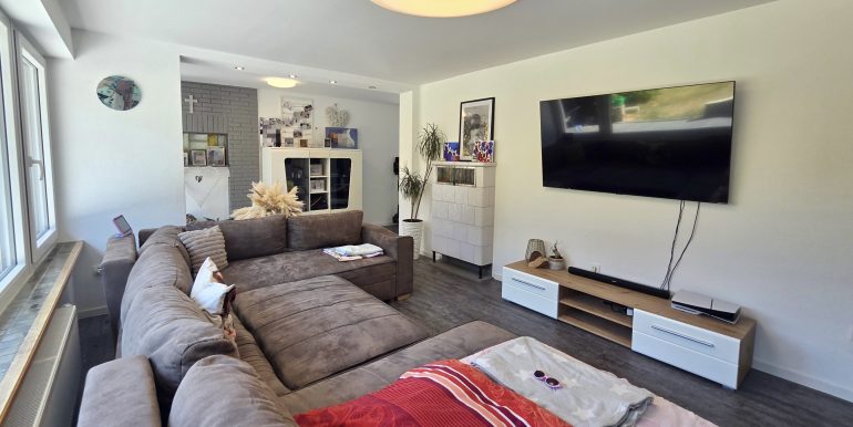 Großes Einfamilienhaus zu verkaufen Albstadt Tailfingen, Blick ins Wohnzimmer