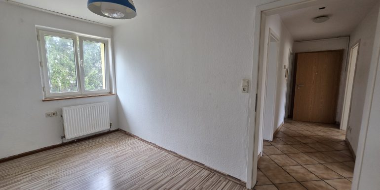 3 Zimmer Wohnung Ebingen zu vermieten, Blick in das Kinderzimmer/ Büro mit dem Blick auf den Flur