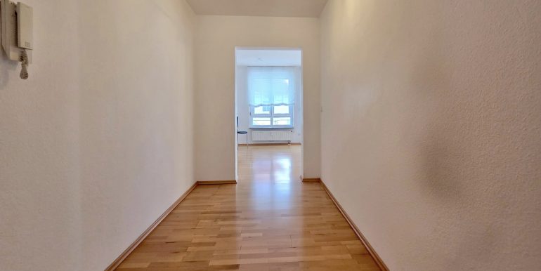 Neuwertige 4 Zimmer Erdgeschosswohnung Tübinger Stadtteil zu verkaufen, Blick in den Flur, Richtung Wohnzimmer