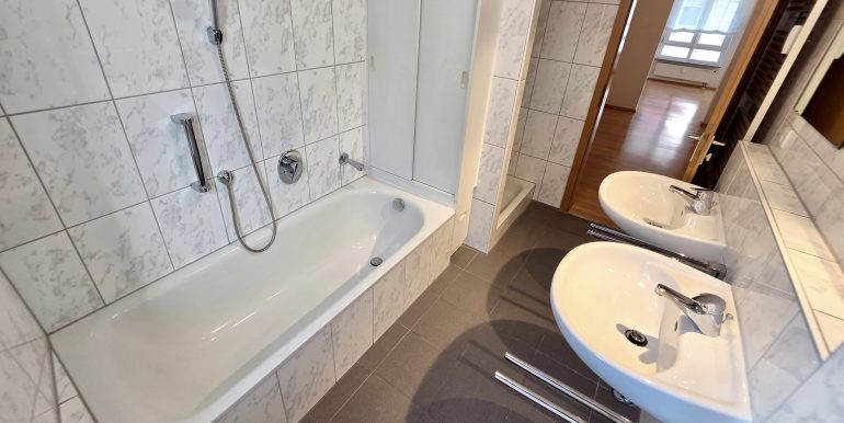 Neuwertige 4 Zimmer Erdgeschosswohnung Tübinger Stadtteil zu verkaufen 10