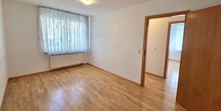 Neuwertige 4 Zimmer Erdgeschosswohnung Tübinger Stadtteil zu verkaufen, Blick in eines der Zimmer