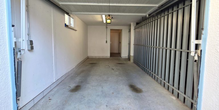 Neuwertige 4 Zimmer Erdgeschosswohnung Tübinger Stadtteil zu verkaufen, Garage
