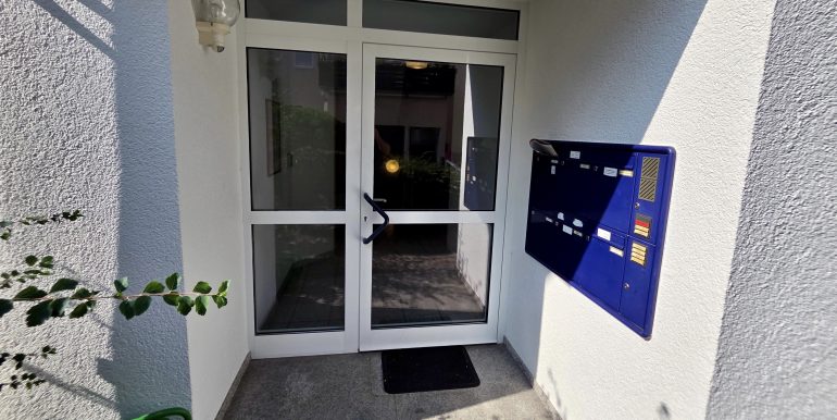 Neuwertige 4 Zimmer Erdgeschosswohnung Tübinger Stadtteil zu verkaufen 24
