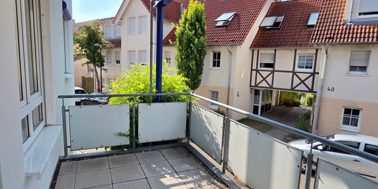 Neuwertige 4 Zimmer Erdgeschosswohnung Tübinger Stadtteil zu verkaufen, Blick auf den Balkon