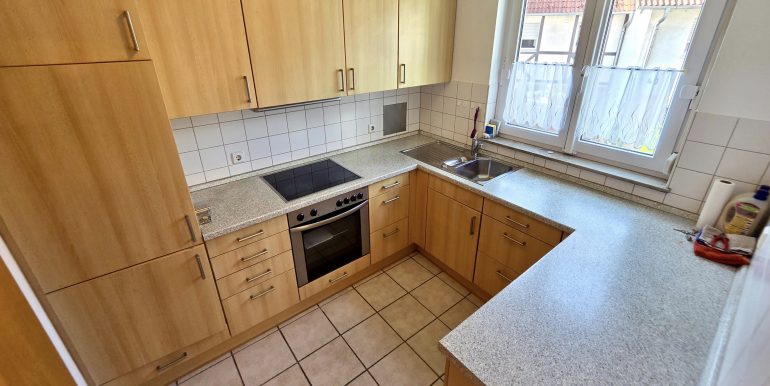 Neuwertige 4 Zimmer Erdgeschosswohnung Tübinger Stadtteil zu verkaufen, Blick in die Küche