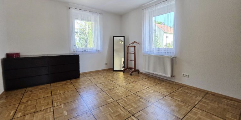 Fertiges Einfamilienhaus zentrumsnah zu verkaufen Blick in das Ankleidezimmer