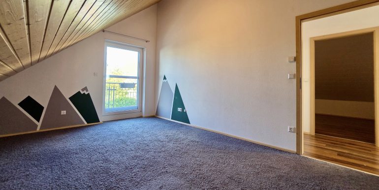 Freistehendes Einfamilienhaus Ofterdingen kaufen Energieeffizienz A, Kinderzimmer mit Balkon